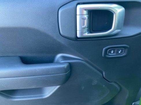 Used 2025 Jeep Wrangler Sport image 9