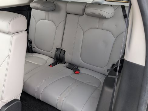 Used 2024 Honda Pilot Touring image 19