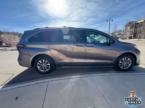 Used 2021 Toyota Sienna XLE image 10