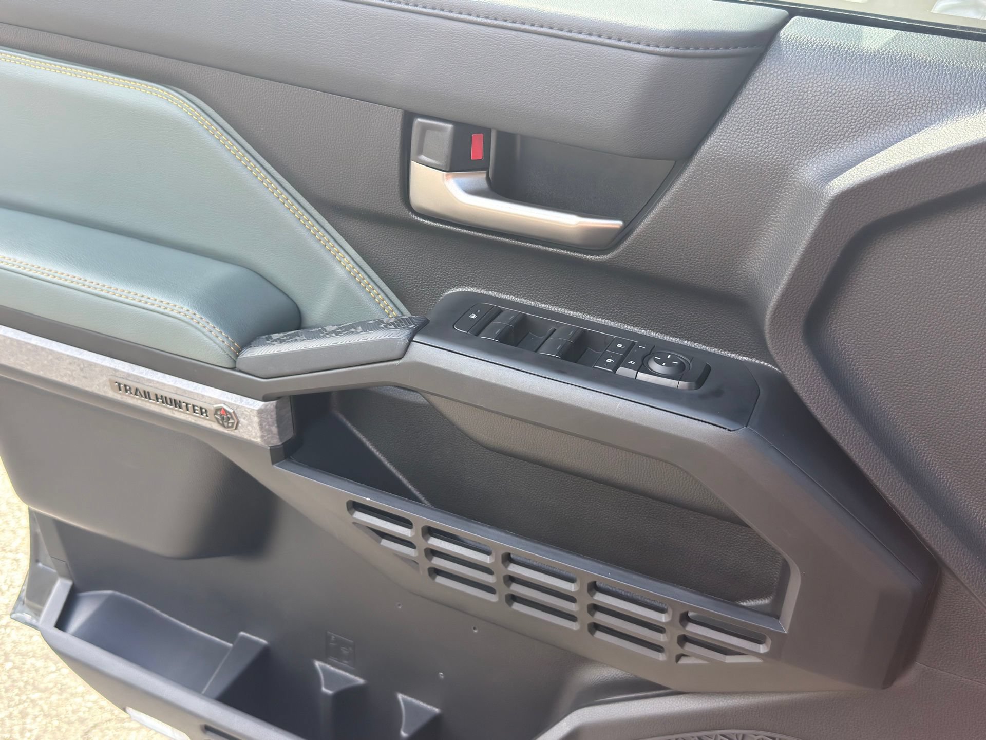 Used 2025 Toyota Tacoma 4x4 Double Cab Hybrid image 25