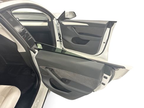 Certified 2023 Tesla Model Y Long Range AWD/4WD image 12