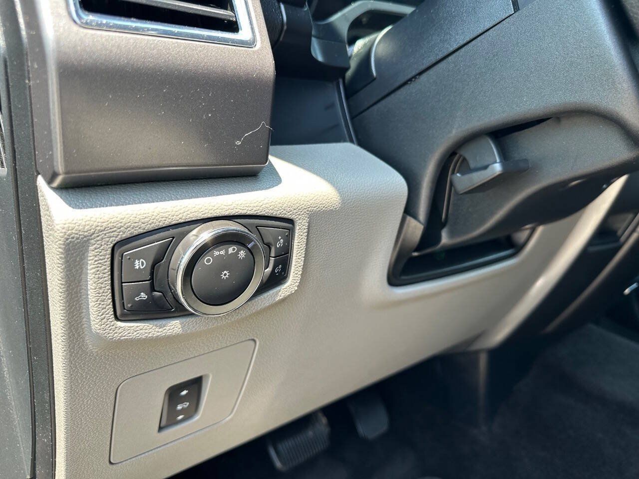 Used 2015 Ford F150 XLT w/ Equipment Group 301A Mid AWD/4WD image 26