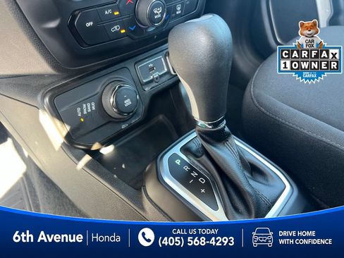 Used 2023 Jeep Renegade Latitude AWD/4WD image 30