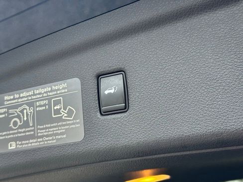 Used 2021 INFINITI QX50 Sensory image 16