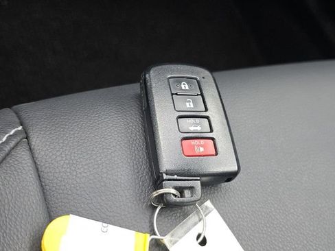 Used 2017 Toyota Corolla L image 31