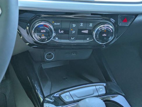 New 2026 Chevrolet Trax LT w/ Sunroof Package FWD image 18