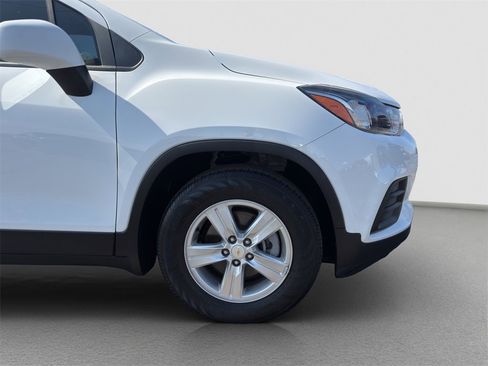 Used 2022 Chevrolet Trax LS w/ Tint and Cruise Package image 23