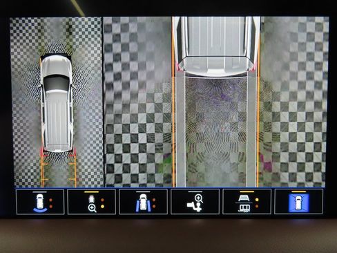 Used 2024 Chevrolet Suburban High Country image 18