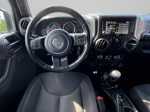 Used 2016 Jeep Wrangler Sahara w/ Connectivity Group AWD/4WD image 6
