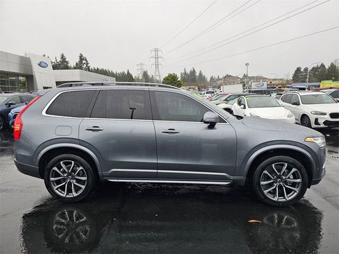 Used 2018 Volvo XC90 T5 Momentum w/ Convenience Package image 8