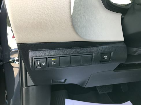 Used 2025 Toyota Corolla LE image 13