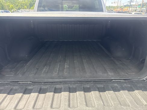 Used 2019 RAM 1500 Laramie AWD/4WD image 10