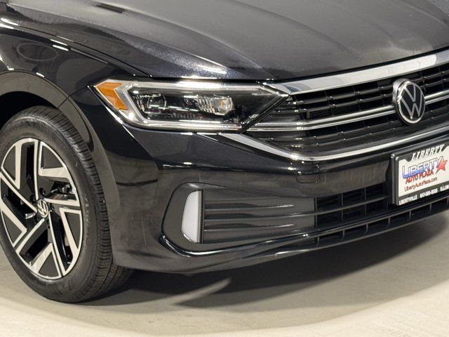 Used 2024 Volkswagen Jetta SEL FWD image 3