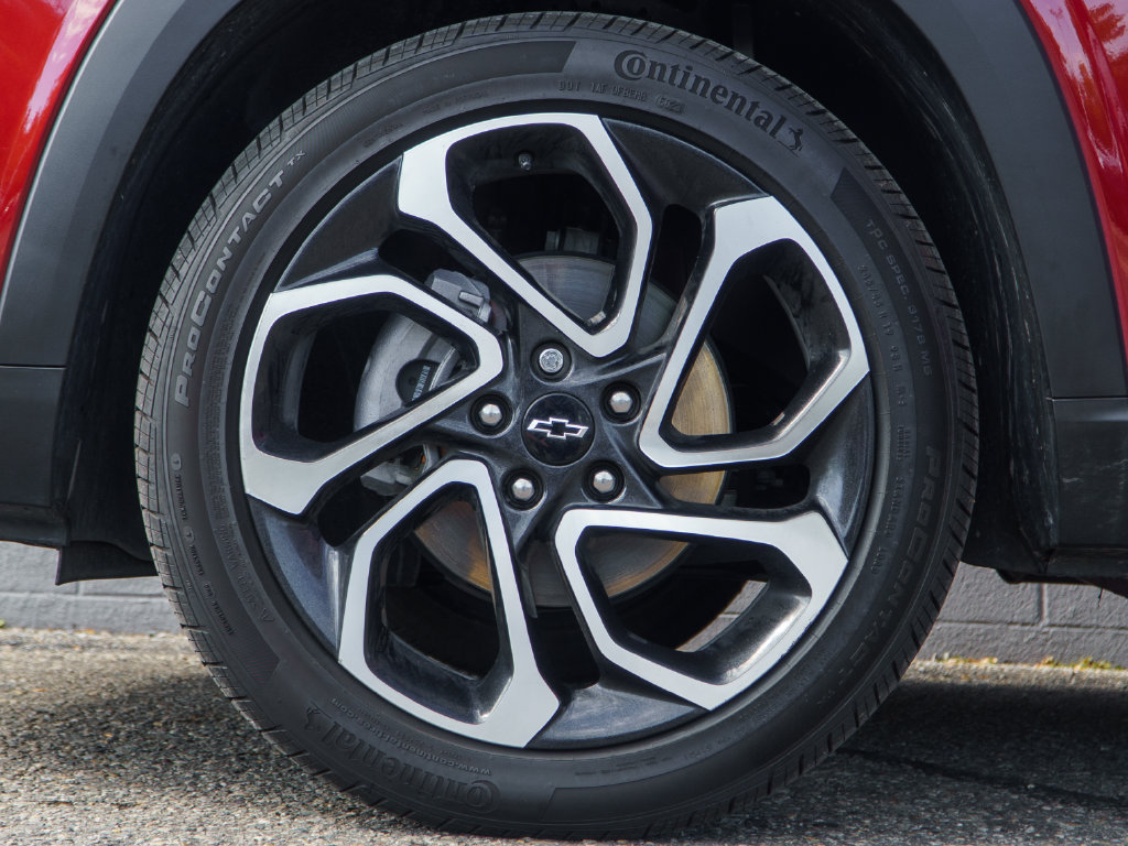 Used 2025 Chevrolet Trax RS w/ Sunroof Package FWD image 12