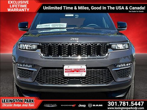 Used 2025 Jeep Grand Cherokee Limited AWD/4WD image 2
