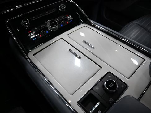 Used 2019 Lincoln Navigator Black Label w/ Cargo Package image 32