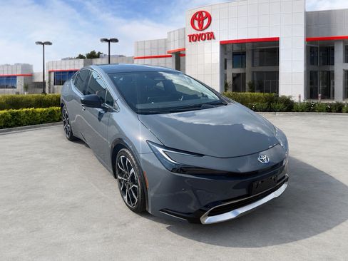 Used 2025 Toyota Prius Plug-In Hybrid FWD image 1