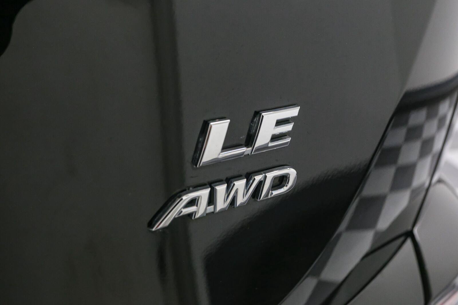 Used 2018 Toyota RAV4 LE w/ All Weather Liner Package AWD/4WD image 11