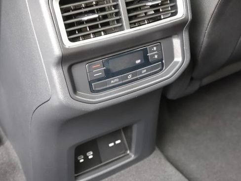 Used 2025 Volkswagen Atlas Peak Edition SE AWD/4WD image 19