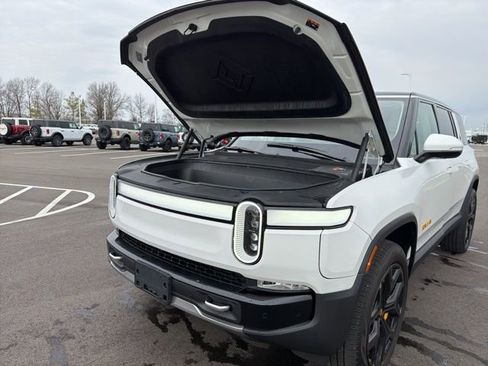 Used 2024 Rivian R1S Adventure image 4