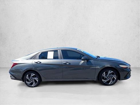 Used 2024 Hyundai Elantra Limited FWD image 4