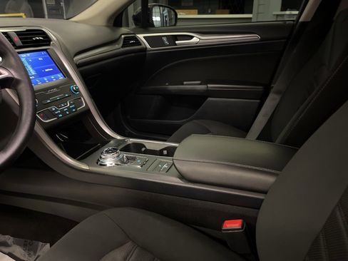 Used 2020 Ford Fusion SE image 26
