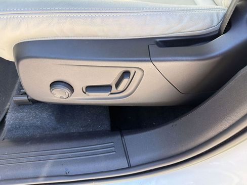 Used 2023 Volvo XC40 B5 Plus w/ Protection Package Premier image 13