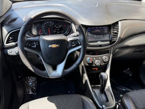 Used 2022 Chevrolet Trax LT w/ Driver Confidence Package AWD/4WD image 16