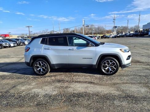 Used 2025 Jeep Compass Limited image 12