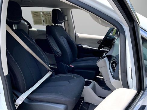 Certified 2023 Chrysler Voyager LX FWD image 22