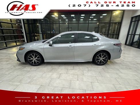 Used 2023 Toyota Camry SE image 2