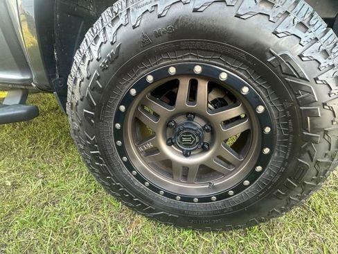 Used 2024 Ford Ranger Lariat w/ FX4 Off-Road Package image 17