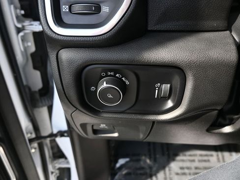 Used 2024 RAM 1500 Laramie AWD/4WD image 25