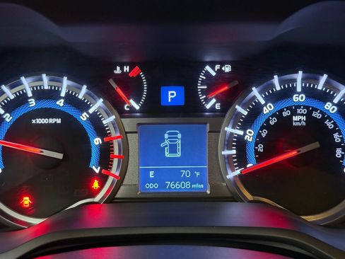Used 2018 Toyota 4Runner SR5 Premium RWD image 25