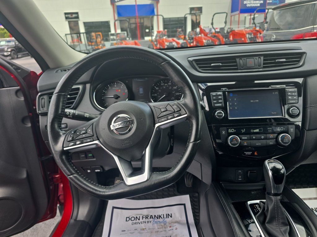Used 2017 Nissan Rogue SL w/ SL Premium Package FWD image 16