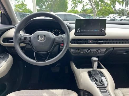 Used 2025 Honda HR-V LX image 9
