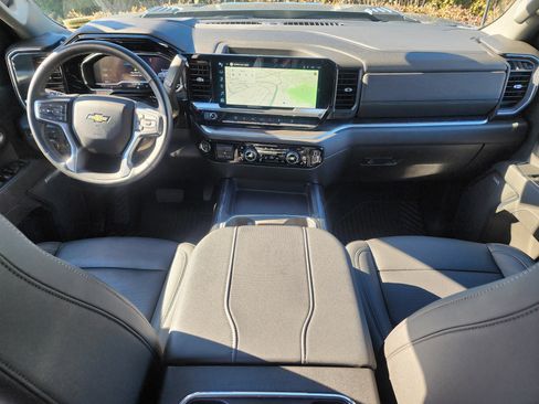 Used 2025 Chevrolet Silverado 2500 LTZ w/ LTZ Convenience Package image 19