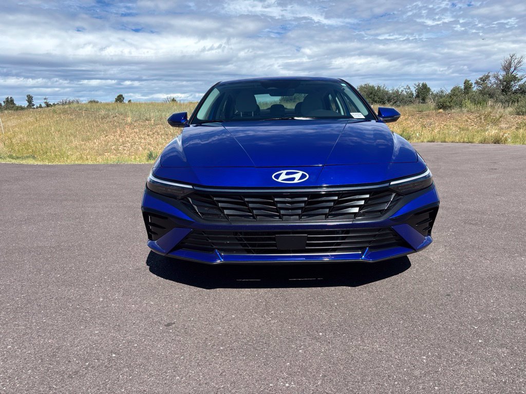 Certified 2025 Hyundai Elantra Limited FWD image 8