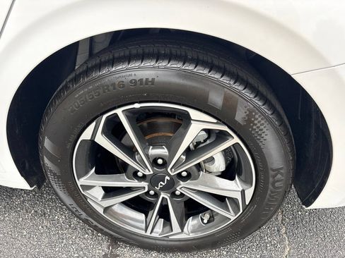 Used 2024 Kia Forte LXS w/ LXS Technology Package FWD image 10