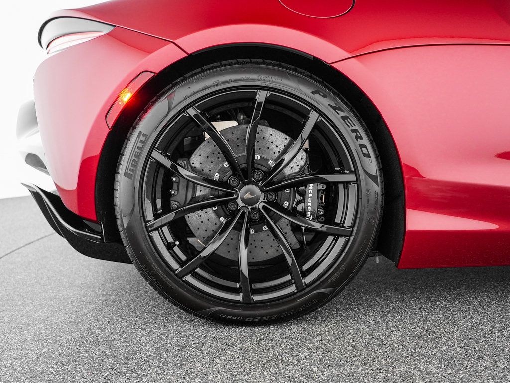 Used 2025 McLaren Artura Spider RWD image 33
