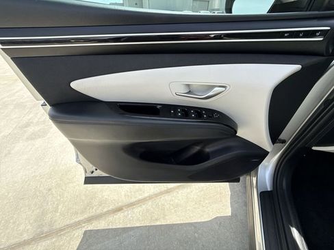 Used 2022 Hyundai Tucson Limited FWD image 13