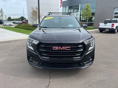 Used 2023 GMC Terrain SLT w/ Tech Package FWD image 2