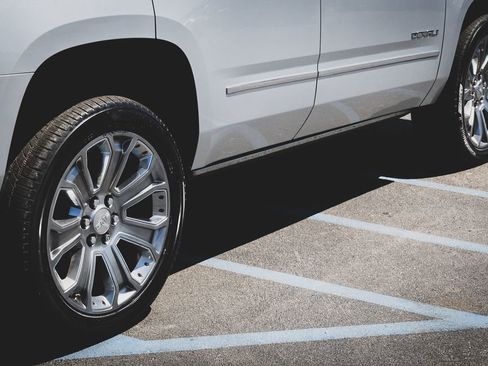 Used 2017 GMC Yukon Denali AWD/4WD image 30