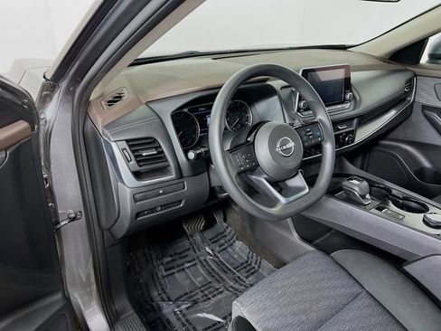 Used 2023 Nissan Rogue SV image 6