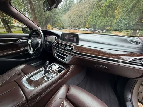 Used 2016 BMW 750i xDrive image 8