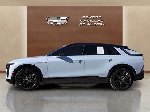 Used 2024 Cadillac Lyriq Sport image 2