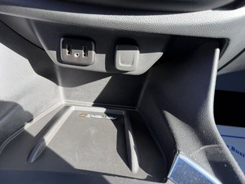 Used 2022 Chevrolet Traverse LT image 16