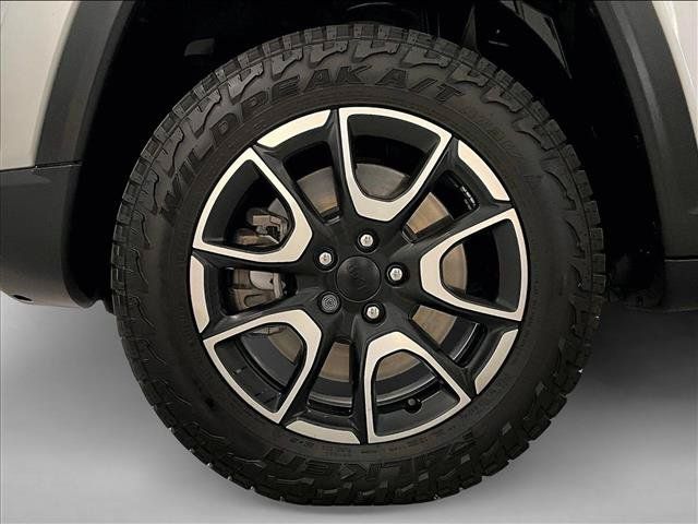 Used 2024 Jeep Compass Trailhawk AWD/4WD image 10