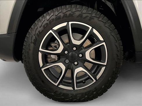 Used 2024 Jeep Compass Trailhawk AWD/4WD image 10