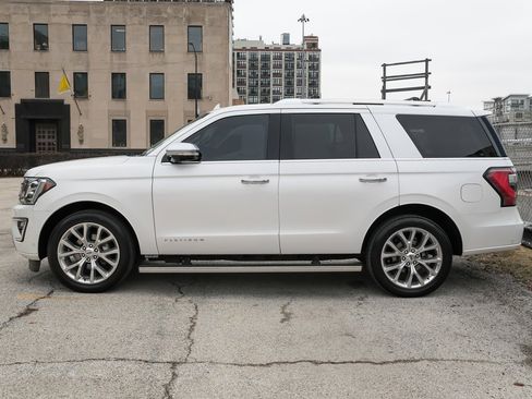 Used 2019 Ford Expedition Platinum image 2